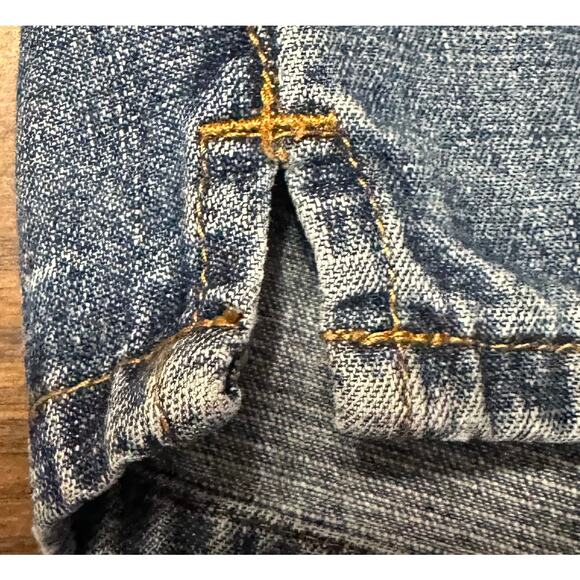 Vintage Y2K Halston Jeanswear size 14 medium wash denim shorts - Picture 3 of 4